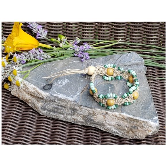 Green Tone Beaded Hand-crafted Hemp Bracelet - Picture 1 of 7